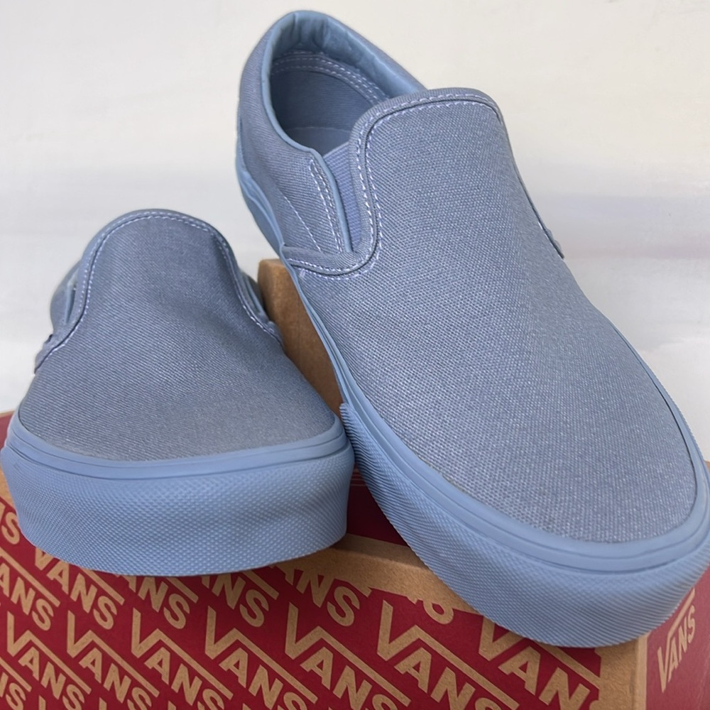 Van’s WMNS Classic Slip-On
Pastel Mono Dusty Blue
VN000CT5DSB
Sneakers - Picture 10 of 16